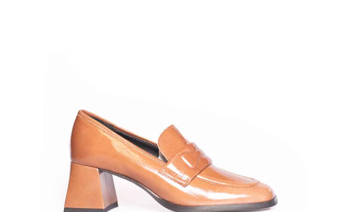 Antonio Paolo – Regina cognac lak loafer met blokhak
