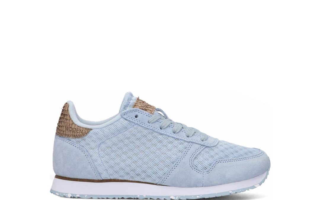 Woden – Ydun Lichtblauw suède – textiel sneaker