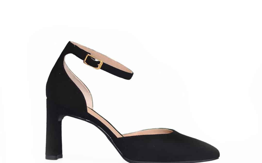 Unisa – Warren zwart suede pump met enkelband