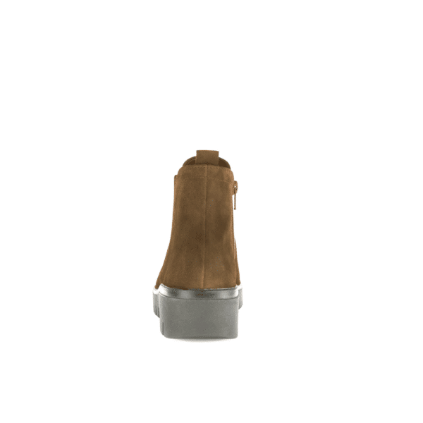 Gabor - 72.061.42 - Middenbruin whiskey suede chelsea enkellaars - Afbeelding 2